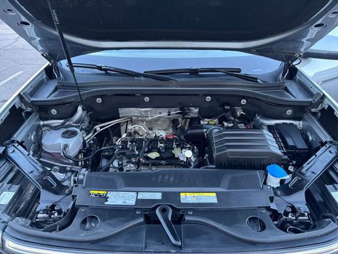 Used 2025 Volkswagen Atlas Cross Sport SE image 34