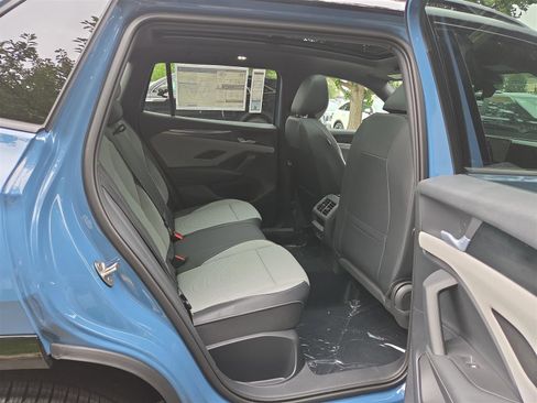 New 2025 Volkswagen Tiguan SE R-Line image 33