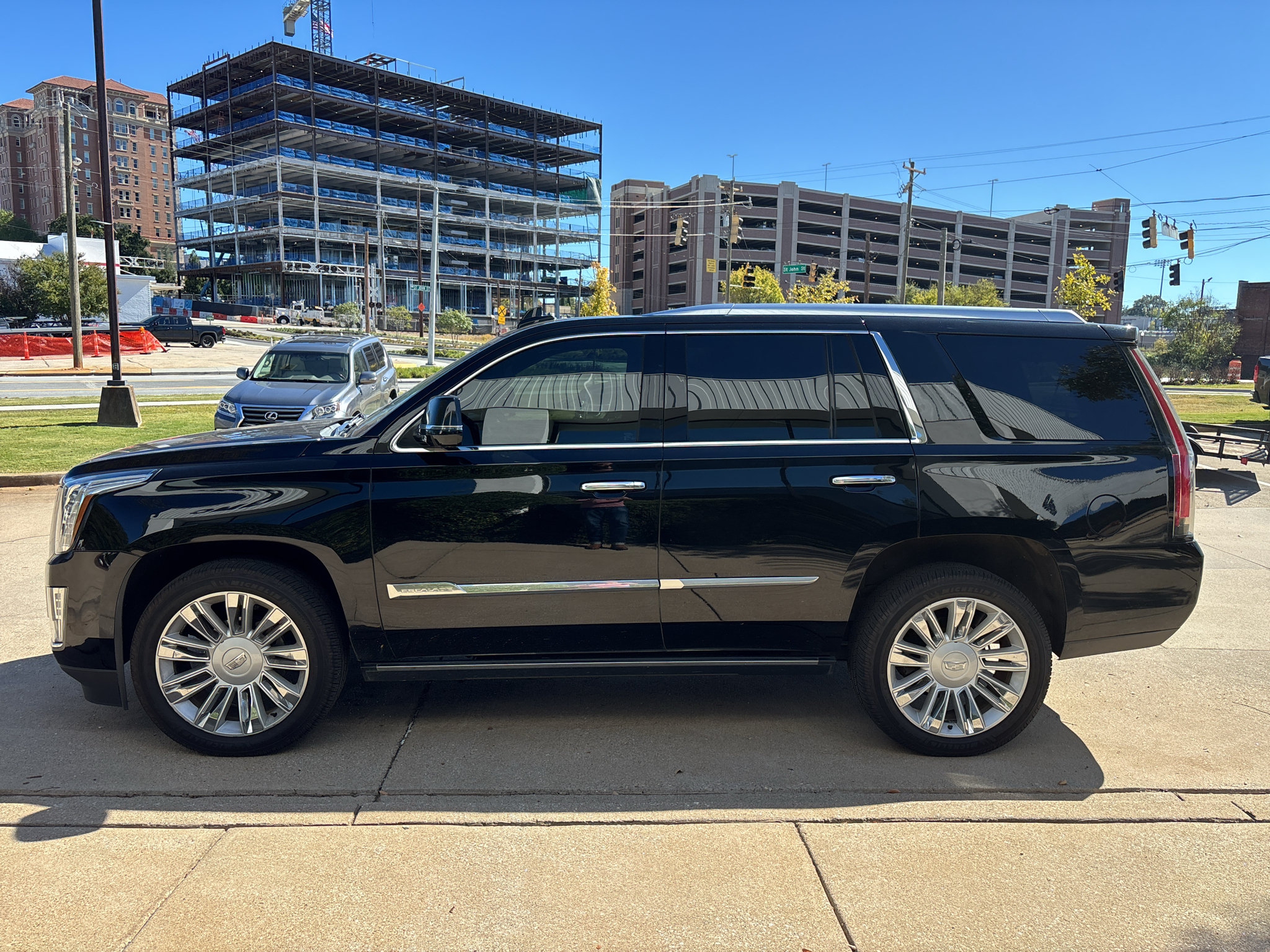 Used 2015 Cadillac Escalade Platinum AWD/4WD image 5