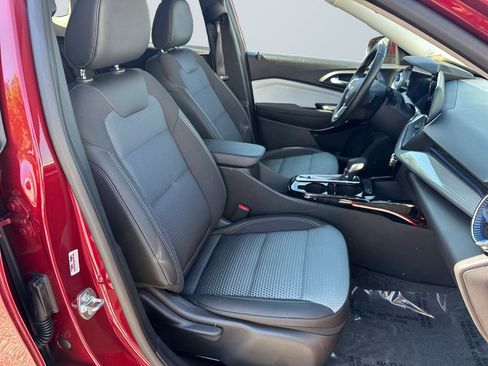 Used 2025 Chevrolet Trax LT w/ Driver Confidence Package image 15