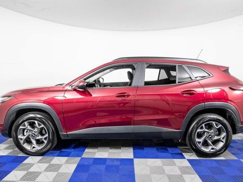 Used 2025 Chevrolet Trax LT w/ LT Convenience Package image 8