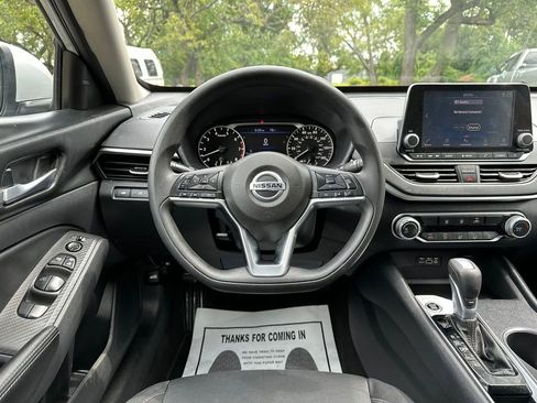 Used 2022 Nissan Altima 2.5 SV image 15