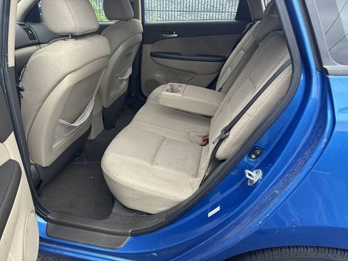 Used 2012 Hyundai Elantra w/ Preferred Pkg FWD image 11