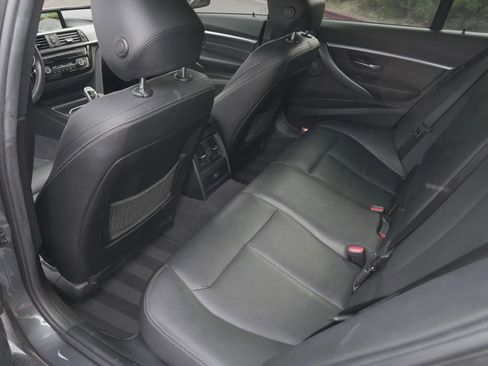 Used 2018 BMW 340i Sedan w/ Executive Package image 9