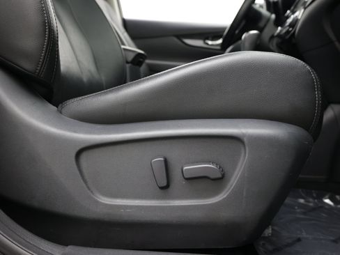 Used 2020 Nissan Rogue SL FWD image 44
