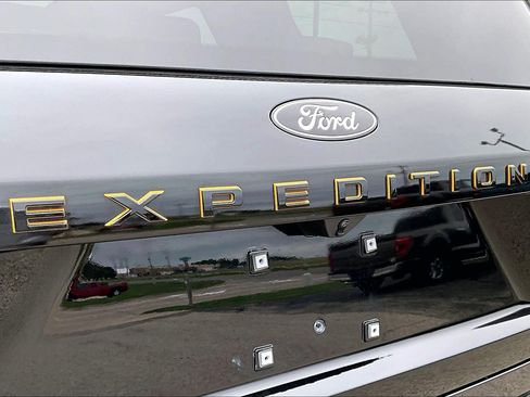 Used 2025 Ford Expedition Tremor AWD/4WD image 33