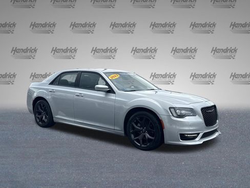 Used 2023 Chrysler 300 Touring L w/ Popular Equipment Group RWD image 2
