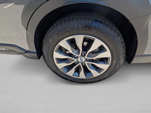 Used 2025 Subaru Outback Touring w/ Tech Package 2 AWD/4WD image 9