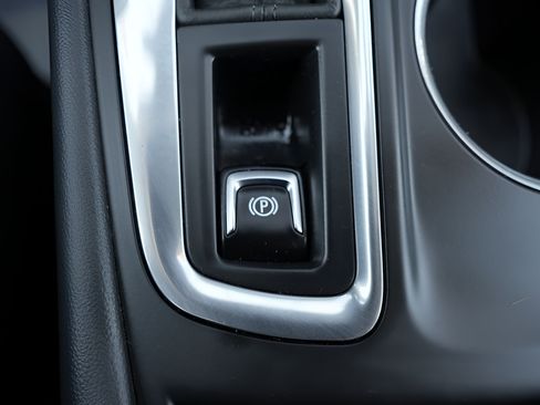 Used 2020 Chevrolet Equinox LT AWD/4WD image 32