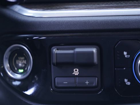 Used 2025 Chevrolet Silverado 2500 LT w/ Convenience Package image 30