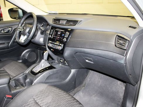 Used 2020 Nissan Rogue SV w/ Premium Package AWD/4WD image 30
