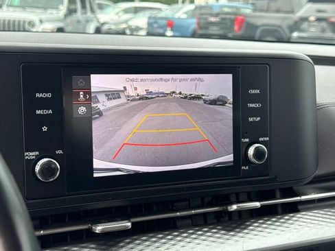 Used 2024 Kia Carnival LX FWD image 23