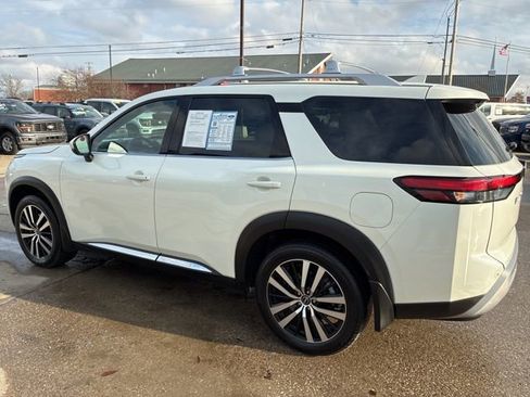 Used 2024 Nissan Pathfinder Platinum w/ Cargo Package image 5