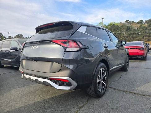 Used 2024 Kia Sportage EX image 3