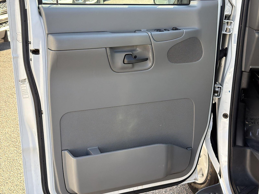 Used 2008 Ford E-350 and Econoline 350 XLT RWD image 16