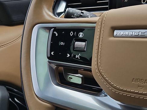 Used 2024 Land Rover Range Rover Long Wheelbase SE image 22