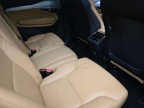 Used 2017 Volvo XC90 T6 Momentum w/ Vision Package AWD/4WD image 10