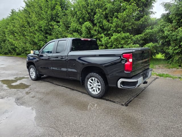 Used 2023 Chevrolet Silverado 1500 LT w/ Z71 Off-Road Package AWD/4WD image 2