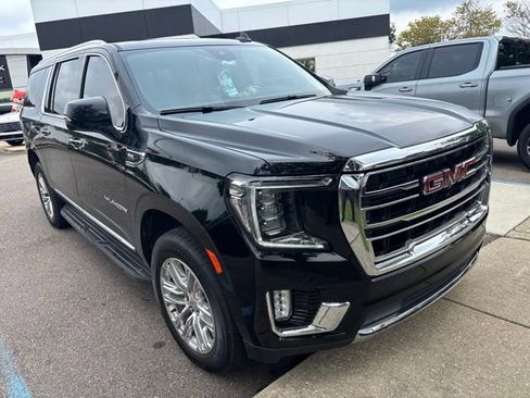 Used 2023 GMC Yukon XL SLT w/ SLT Premium Package AWD/4WD image 3