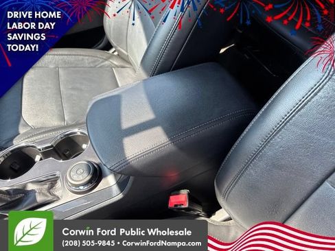 Used 2017 Ford Explorer XLT w/ Equipment Group 202A AWD/4WD image 22