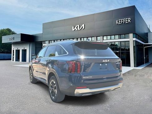Used 2024 Kia Sorento S image 6