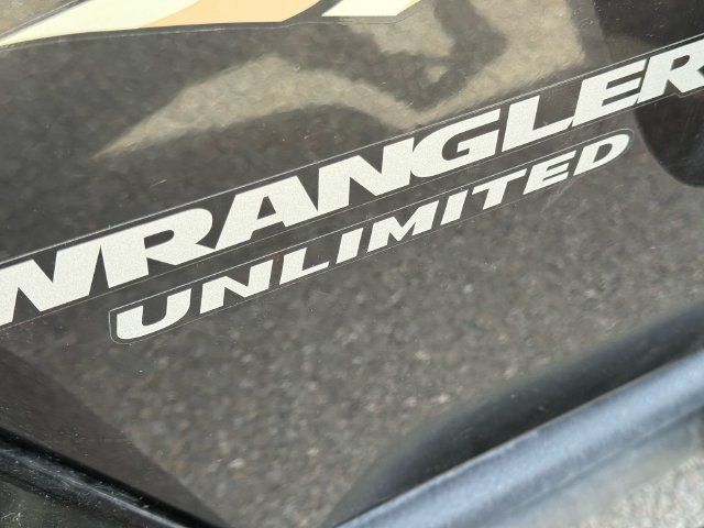 Used 2015 Jeep Wrangler Unlimited Sahara AWD/4WD image 9