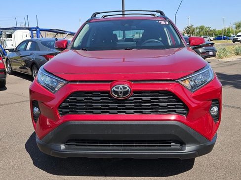 Used 2021 Toyota RAV4 XLE w/ Convenience Package FWD image 2