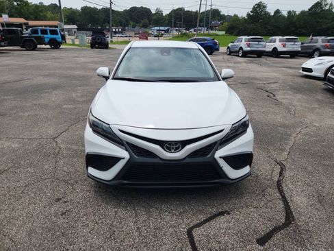 Used 2023 Toyota Camry SE FWD image 3