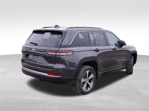 New 2026 Jeep Grand Cherokee Limited w/ Luxury Tech Group II AWD/4WD image 3