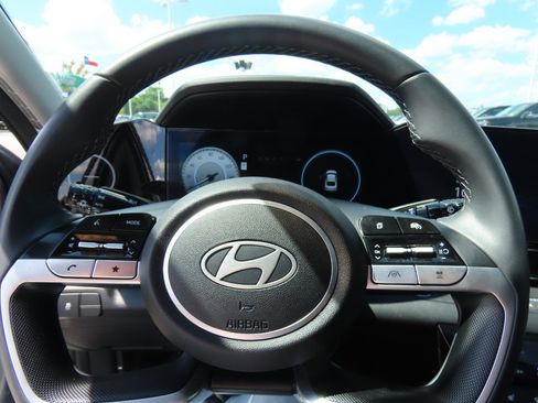 Used 2024 Hyundai Elantra SEL w/ Convenience Package image 24