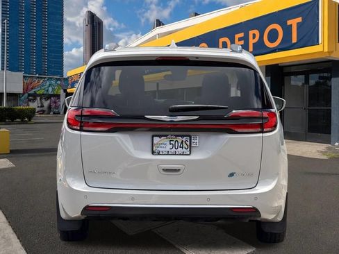 Used 2021 Chrysler Pacifica Pinnacle FWD image 4