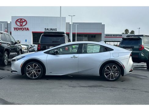 Used 2023 Toyota Prius XLE AWD/4WD image 7
