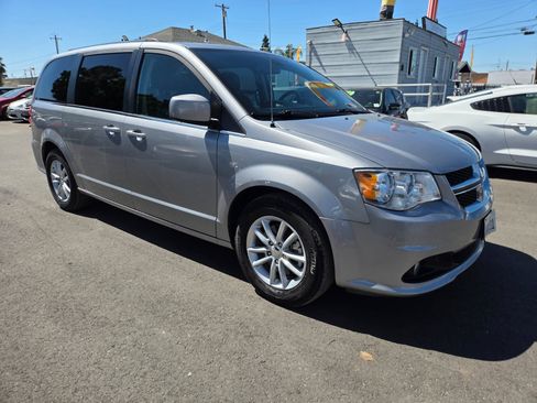 Used 2019 Dodge Grand Caravan SXT FWD image 5