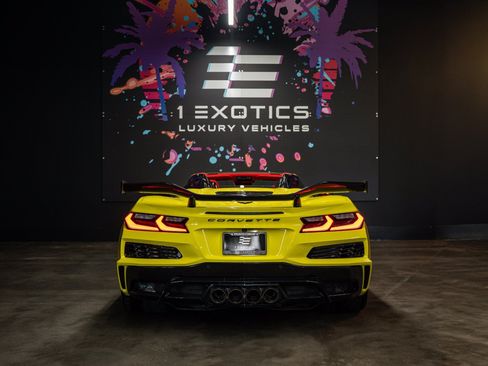 Used 2024 Chevrolet Corvette Z06 w/ Z07 Performance Package RWD image 7