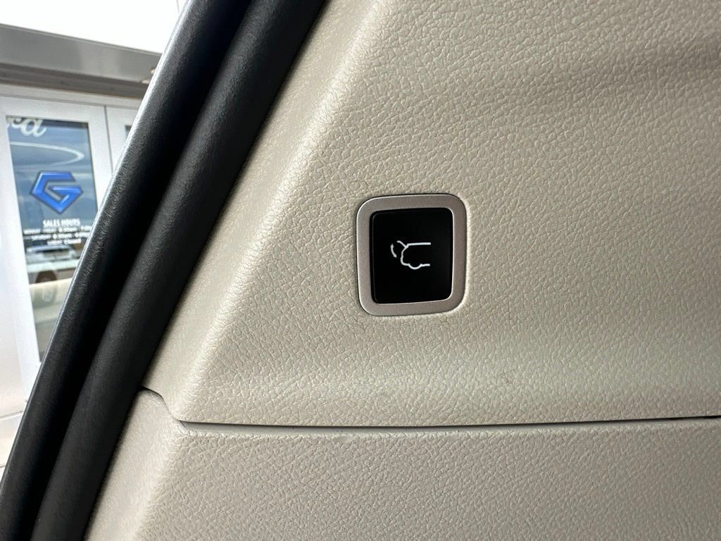Used 2024 Chrysler Pacifica Touring-L FWD image 29