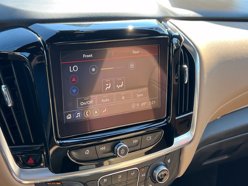 Used 2023 Chevrolet Traverse Premier FWD image 43