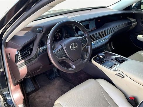 Used 2018 Lexus LS 500 w/ Accessory Package (Z2) image 12