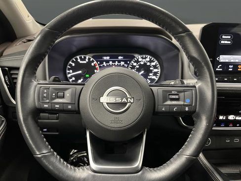 Used 2023 Nissan Rogue SL w/ SL Premium Package image 17