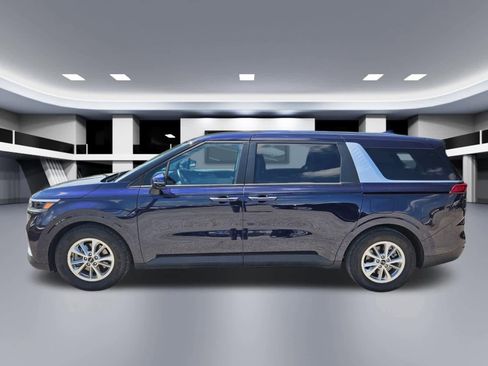 Used 2024 Kia Carnival LX FWD image 3