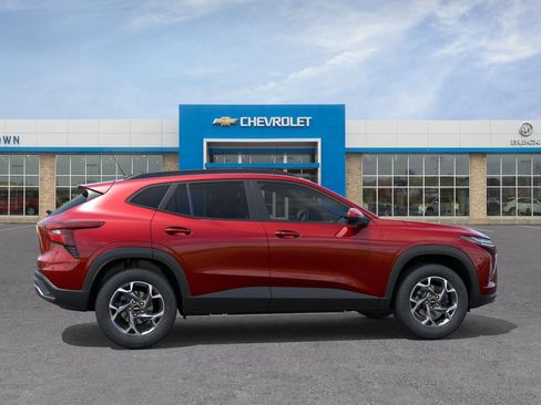 New 2026 Chevrolet Trax LT w/ Driver Confidence Package FWD image 5