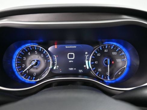Used 2024 Chrysler Pacifica Touring-L FWD image 36