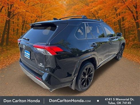 Used 2022 Toyota RAV4 SE image 4