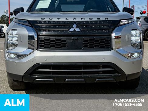 Used 2022 Mitsubishi Outlander SE image 6