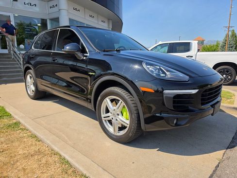 Used 2016 Porsche Cayenne S AWD/4WD image 3