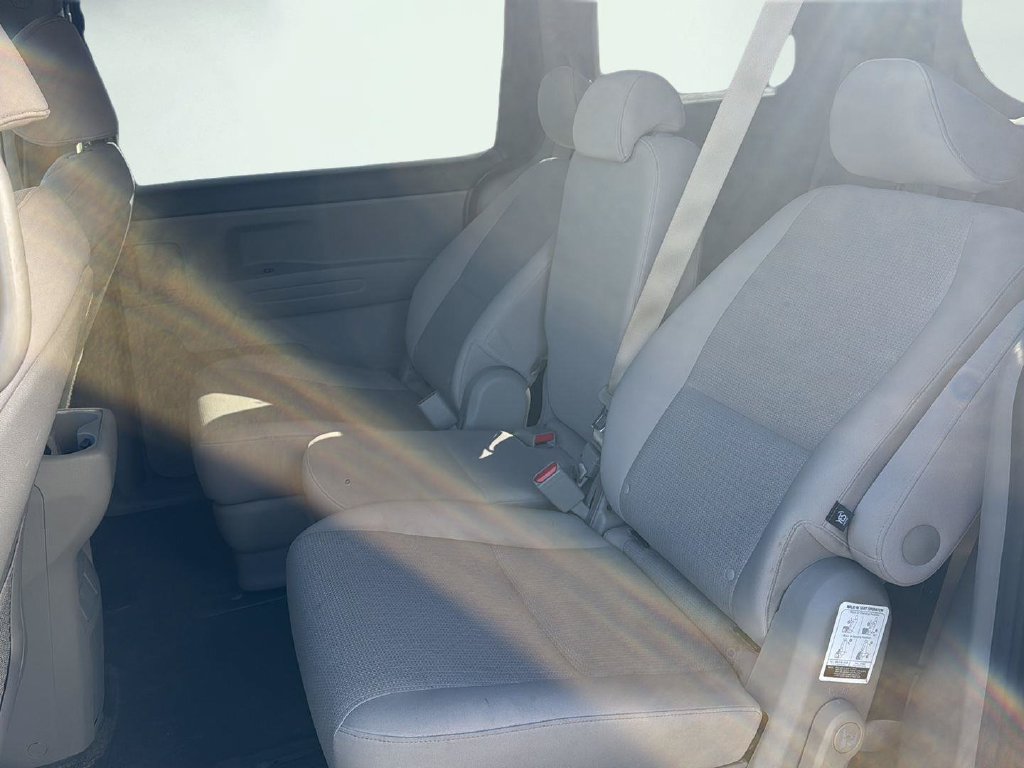 Used 2016 Kia Sedona LX FWD image 3