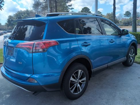 Used 2018 Toyota RAV4 XLE image 10