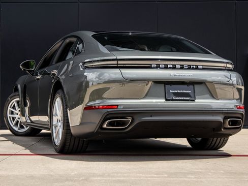 Certified 2025 Porsche Panamera image 3