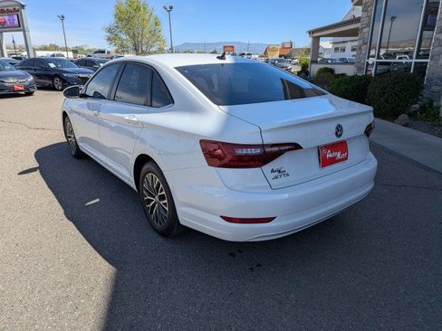 Used 2021 Volkswagen Jetta SE FWD image 3