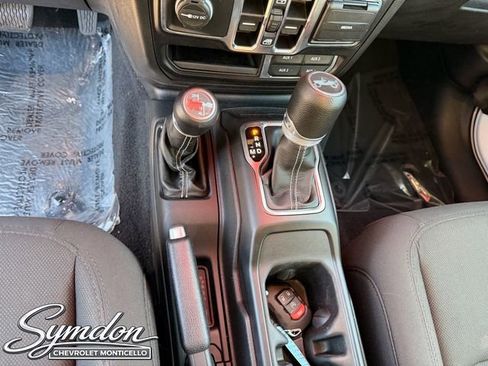 Used 2020 Jeep Wrangler Unlimited Sahara image 13