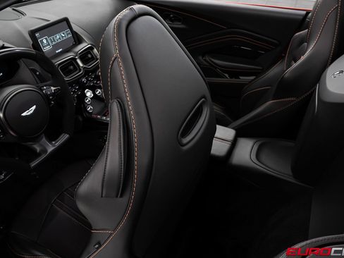 Used 2022 Aston Martin V8 Vantage Roadster image 40
